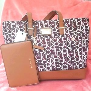Calvin Klein Monogram key Item Tote. 2 in 1